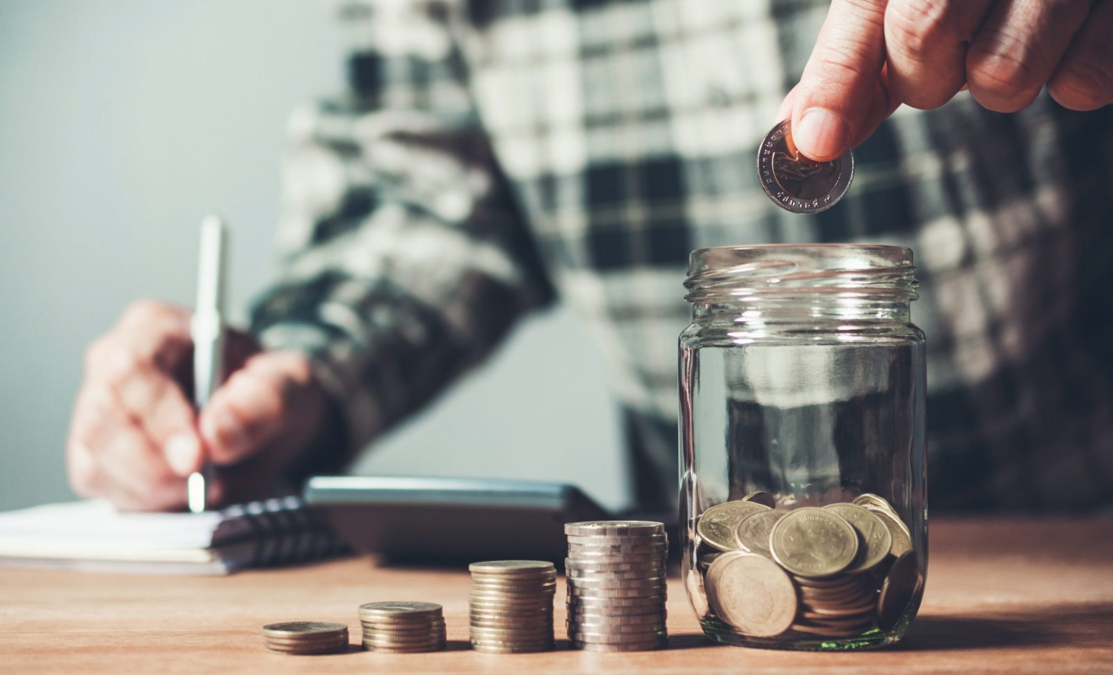 A takarékossági szokásokat mérte fel az MBH Bank: a magyarok fele takarékoskodik rendszeresen