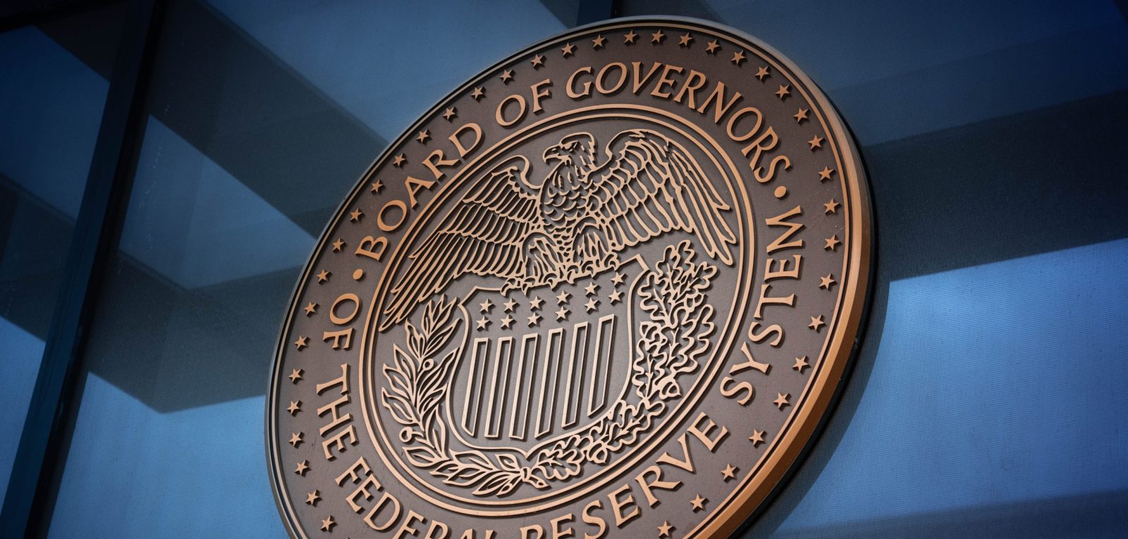 A kivárás és értékelés útján a Fed